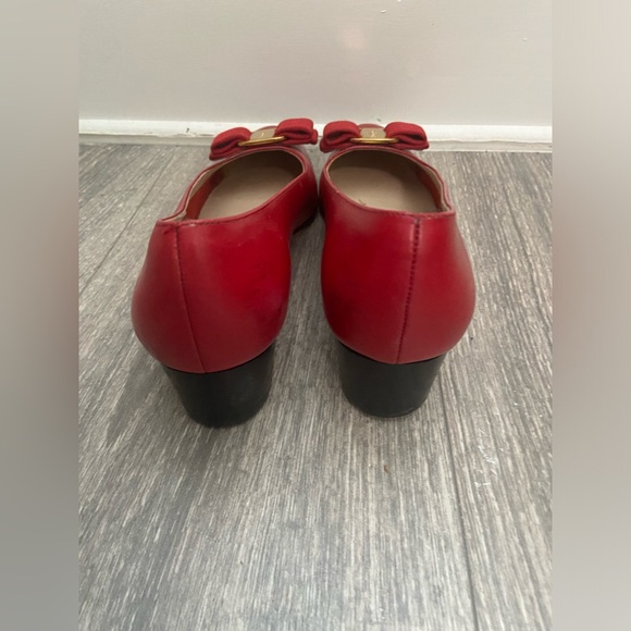 Salvatore Ferragamo Women’s Vara Red Leather Bow Low Pumps Size 8.5 /very narrow - Picture 5 of 12